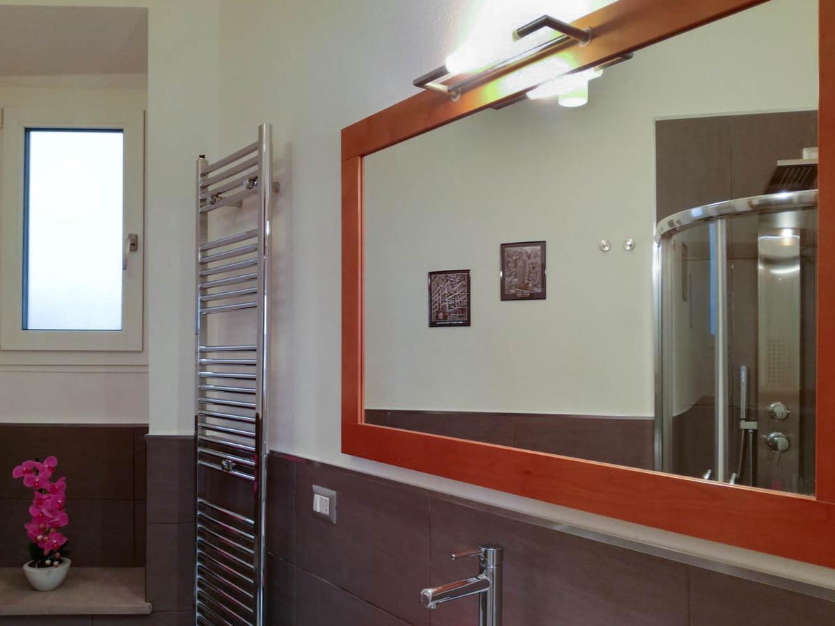 Helmi34 - Appartamento Dotato Di Tutti I Comfort Nel Centro Di กาญารี ภายนอก รูปภาพ